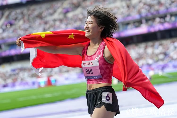 中国女飞人史逸婷400米后程狂飙,突破世界纪录震撼全场 中国女飞人史逸婷400米后程狂飙,突破世界纪录震撼全场