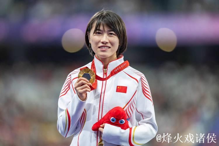 中国女飞人史逸婷400米后程狂飙,突破世界纪录震撼全场 中国女飞人史逸婷400米后程狂飙,突破世界纪录震撼全场